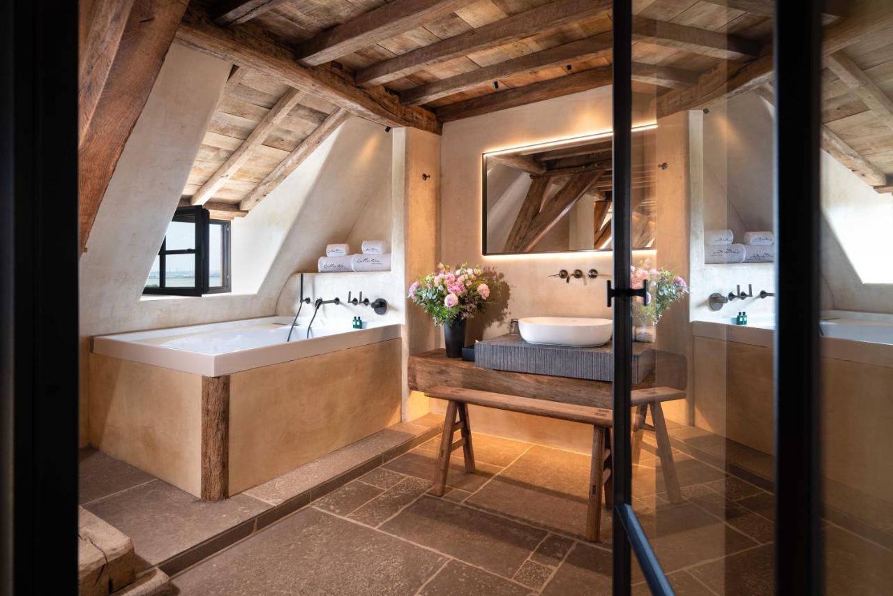 Suite shower & Balneotherapy Bathtub Seine estuary view
